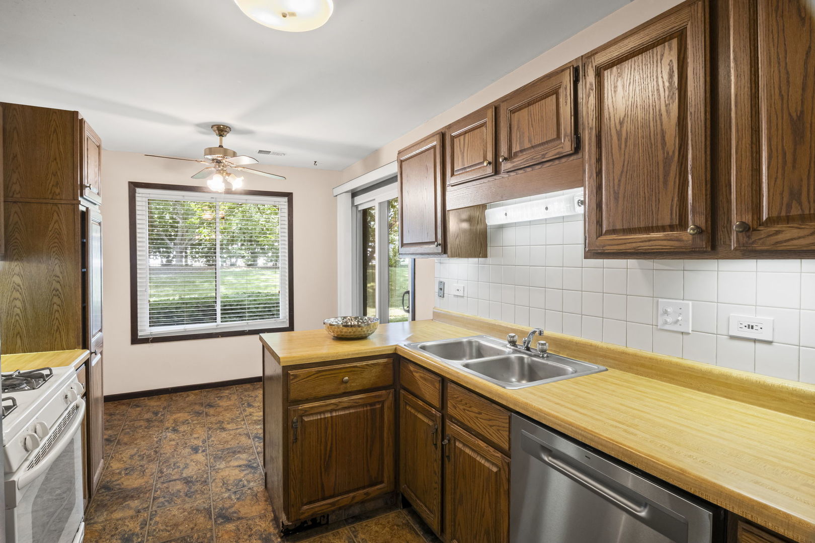 842 E Carriage Lane Unit: 7