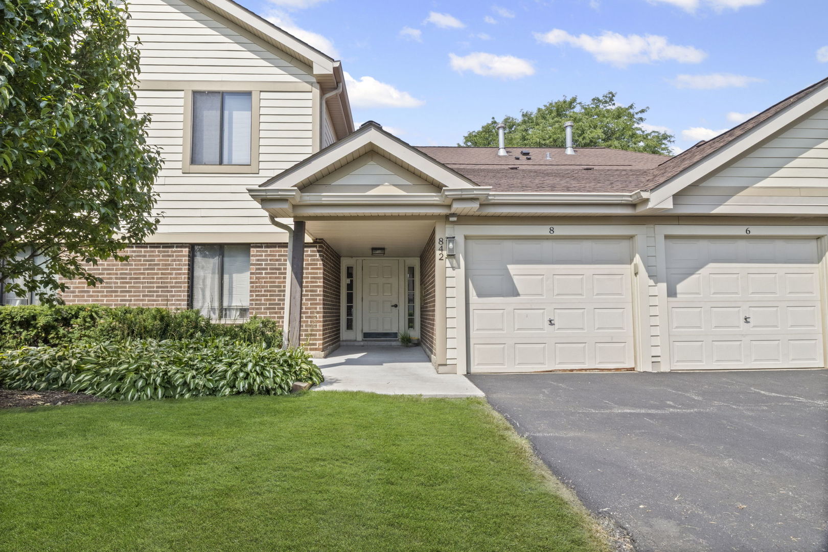 842 E Carriage Lane Unit: 7