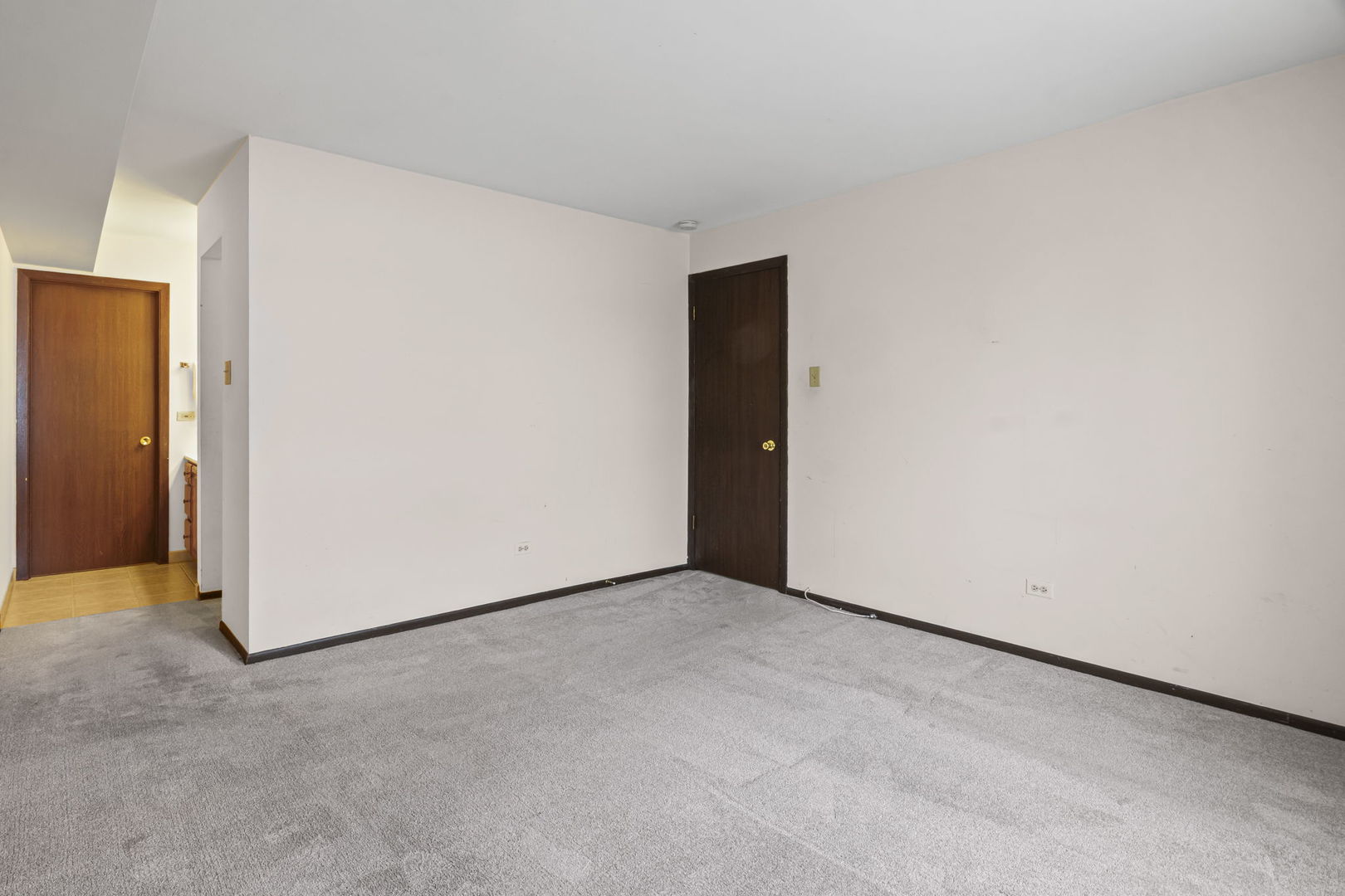 842 E Carriage Lane Unit: 7