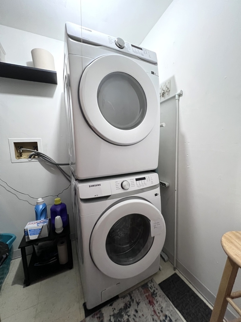 1356 N Sterling Avenue Unit: 102