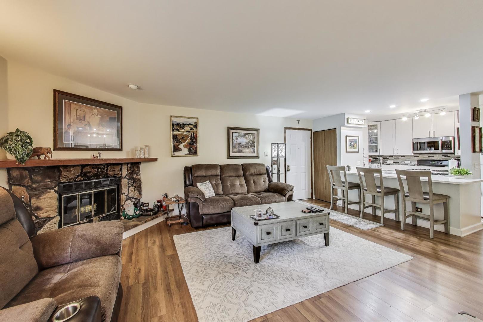 1356 N Sterling Avenue Unit: 102