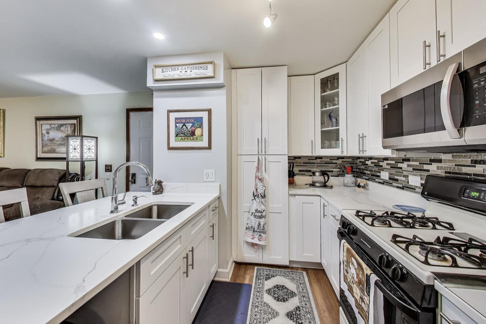 1356 N Sterling Avenue Unit: 102