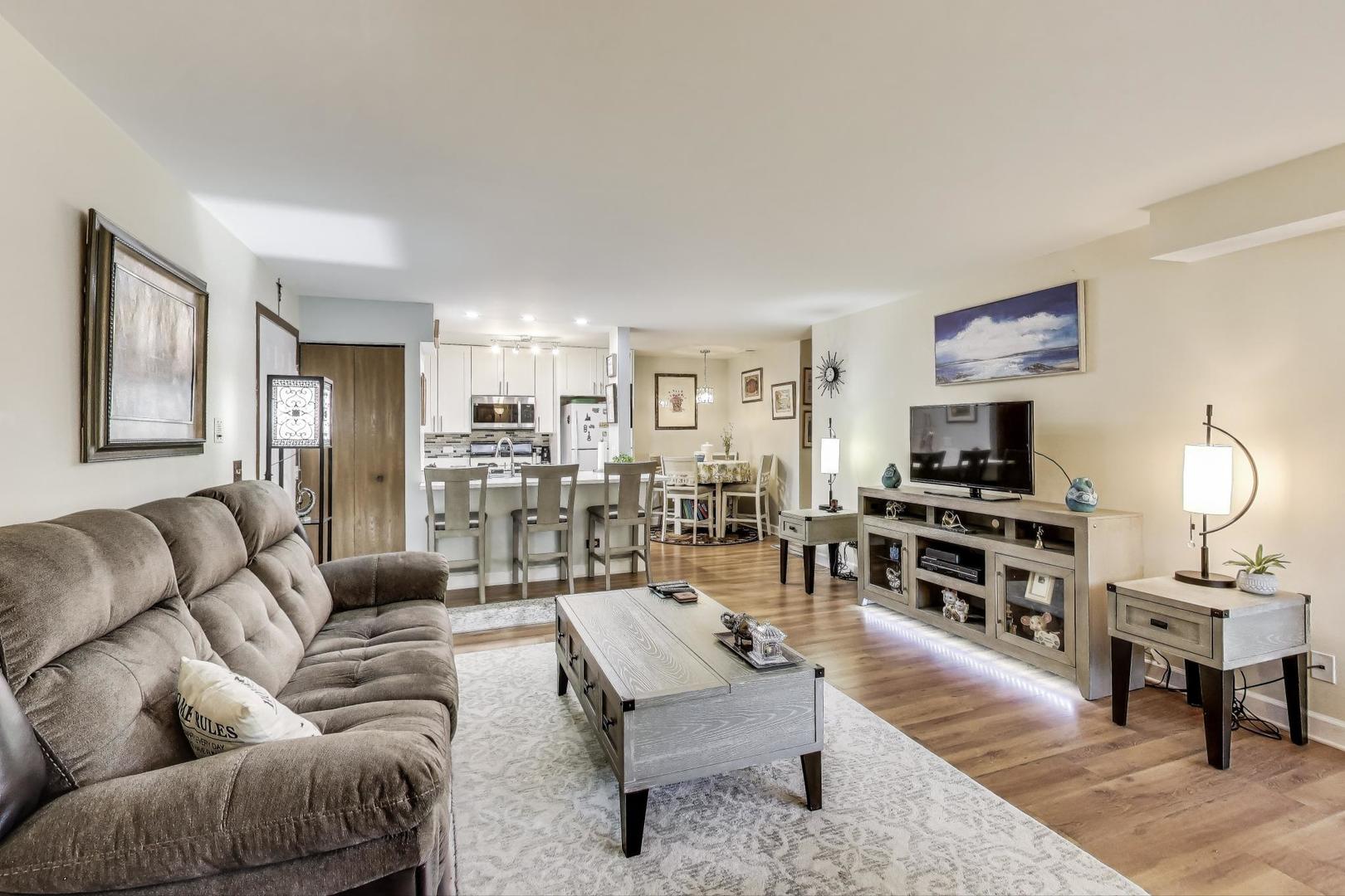 1356 N Sterling Avenue Unit: 102