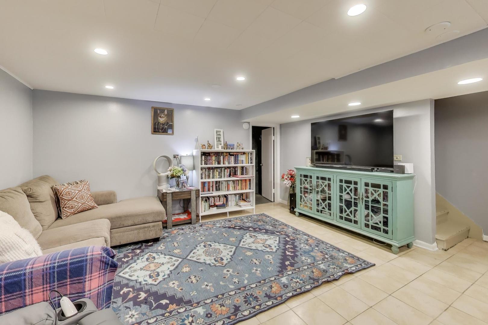 4326 N Kedvale Avenue Unit: A