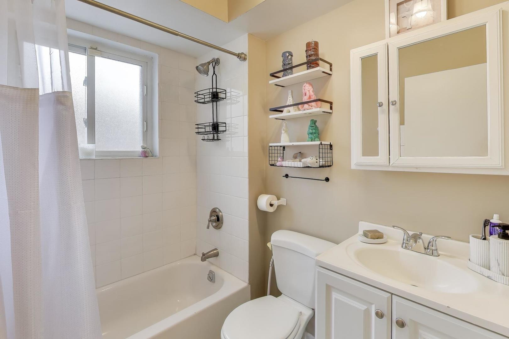 4326 N Kedvale Avenue Unit: A