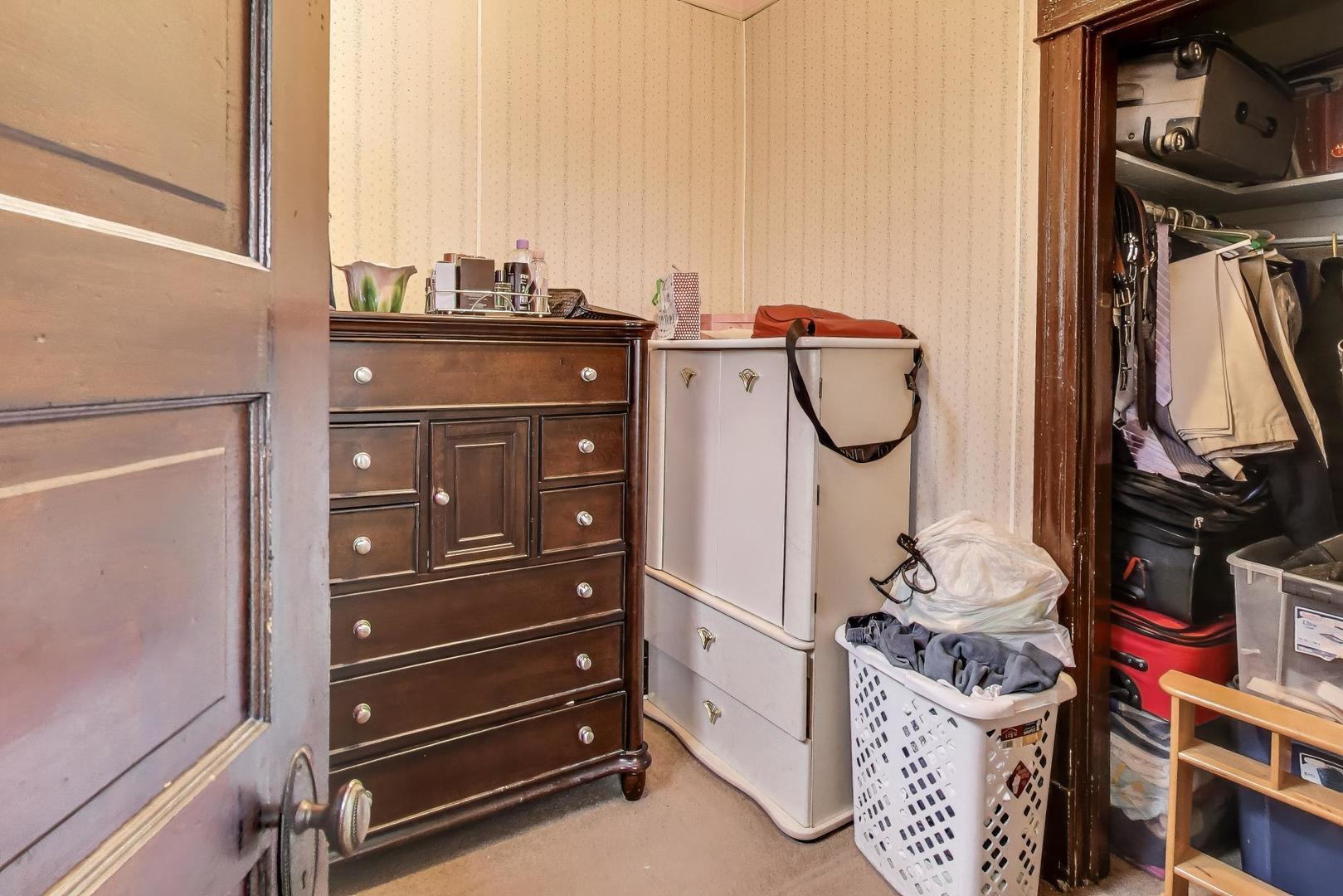 3634 W Dickens Avenue W