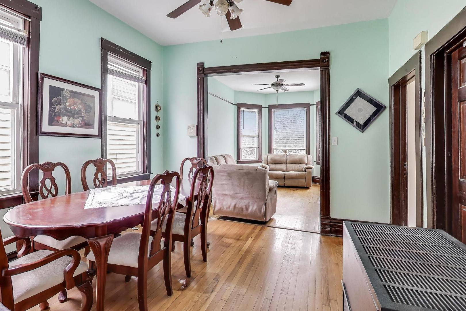 3634 W Dickens Avenue W