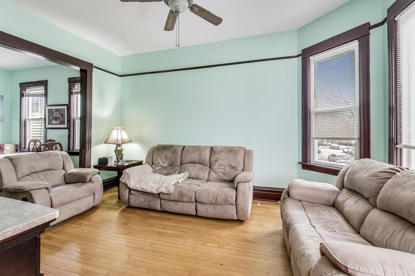 3634 W Dickens Avenue W