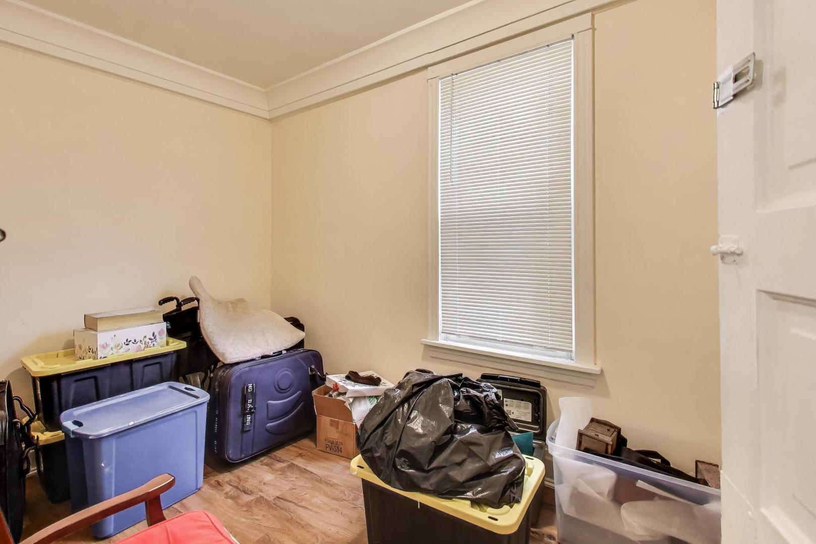 3634 W Dickens Avenue W