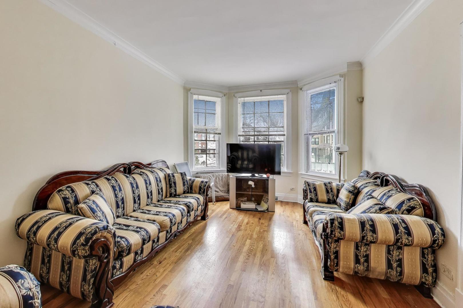 3634 W Dickens Avenue W