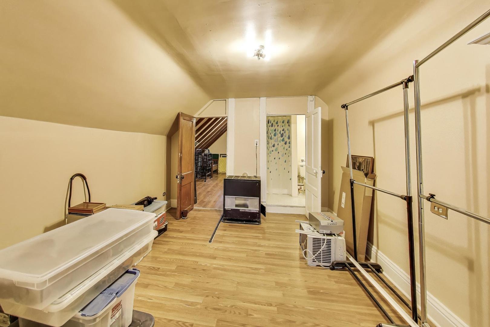 3634 W Dickens Avenue W