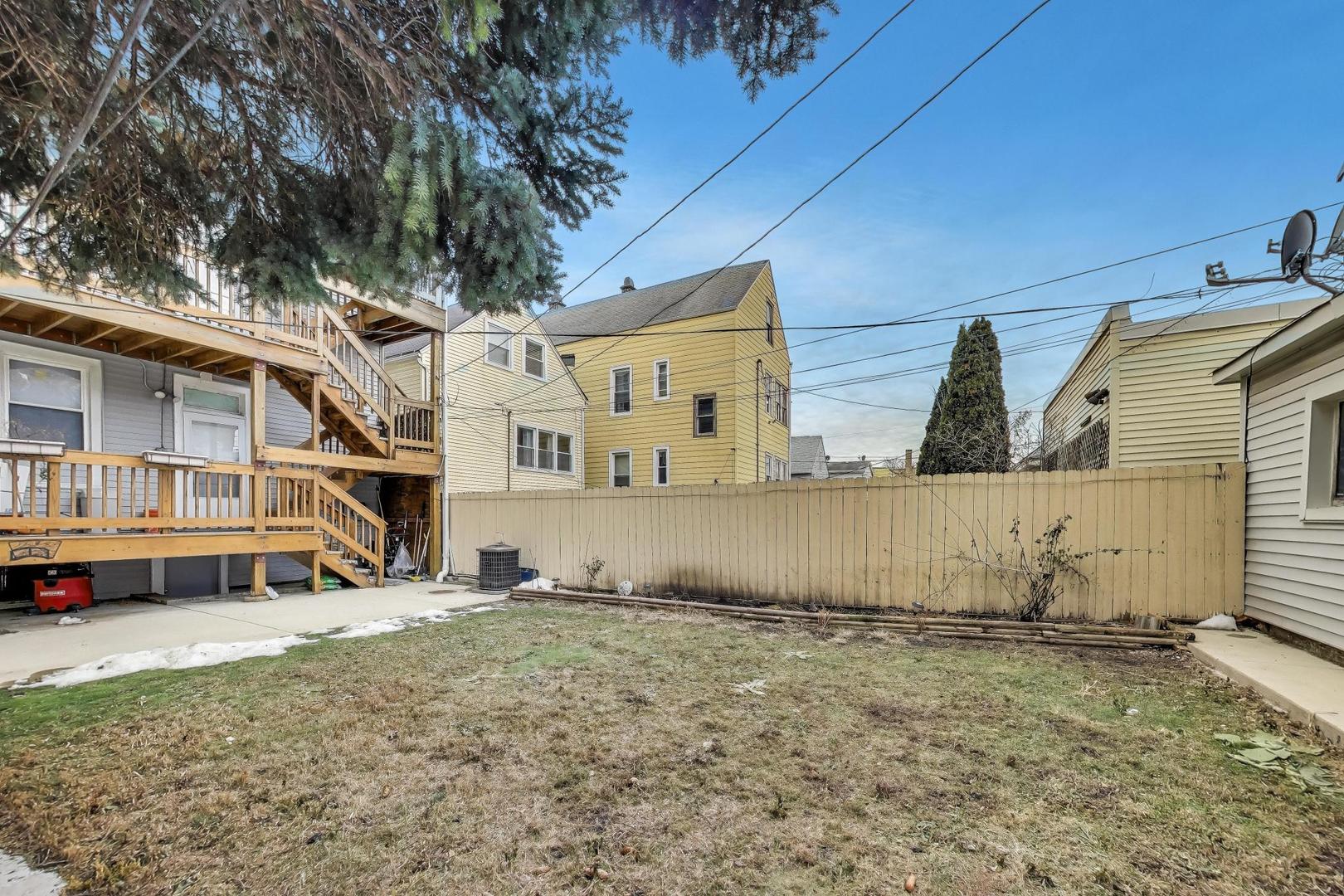 3634 W Dickens Avenue W