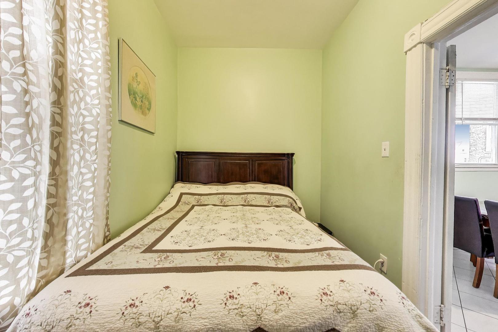 3634 W Dickens Avenue W