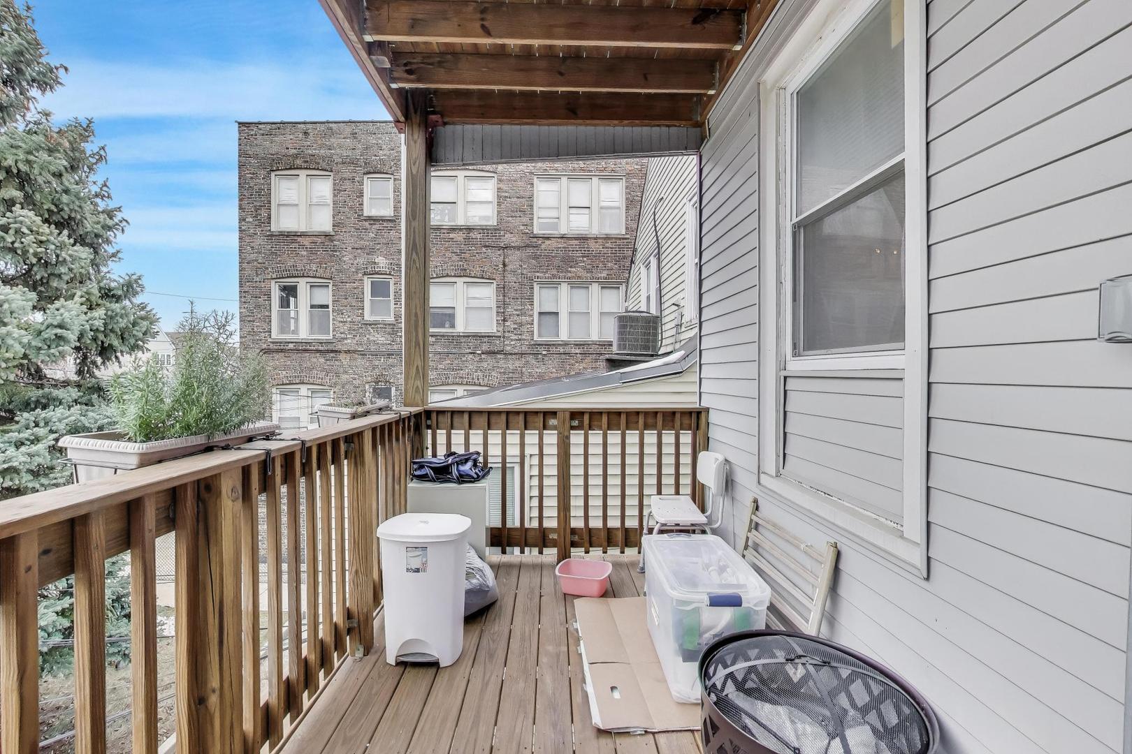 3634 W Dickens Avenue W