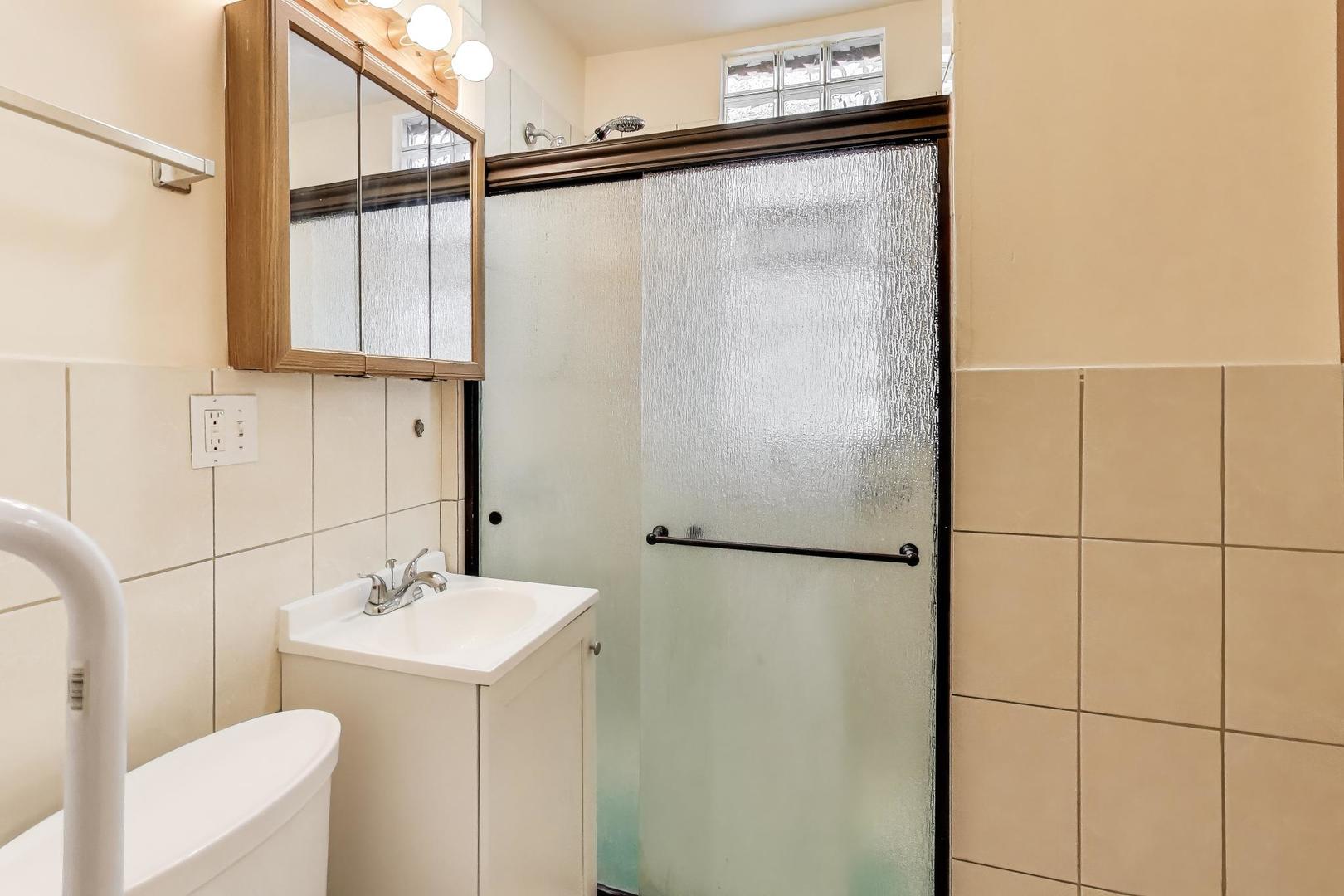 3634 W Dickens Avenue W