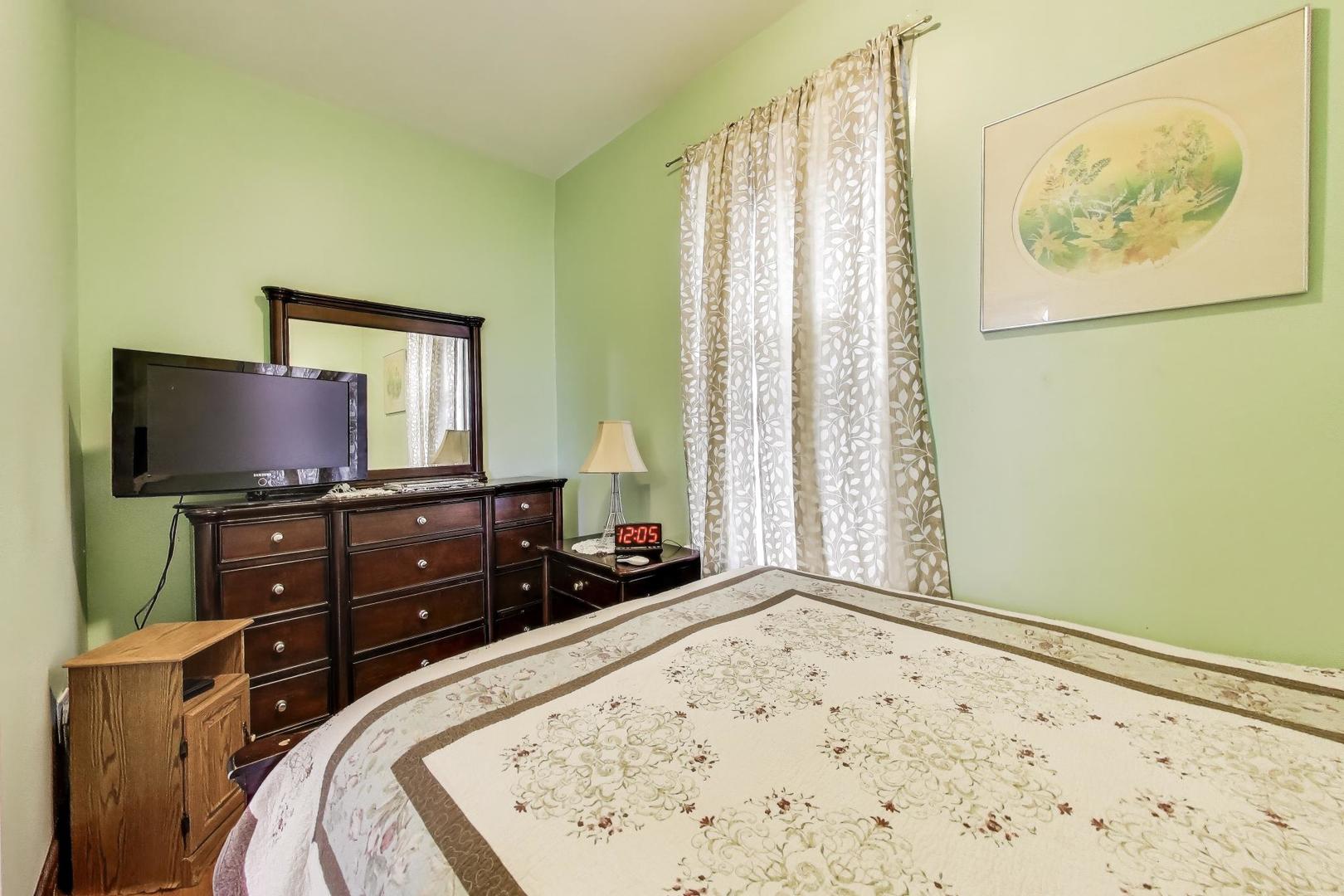 3634 W Dickens Avenue W