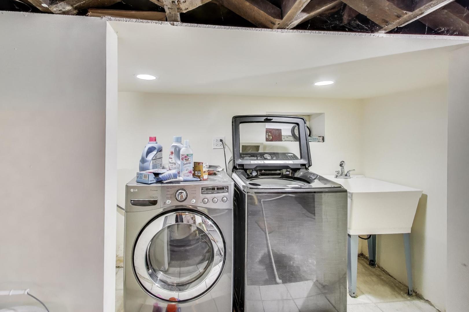 3634 W Dickens Avenue W