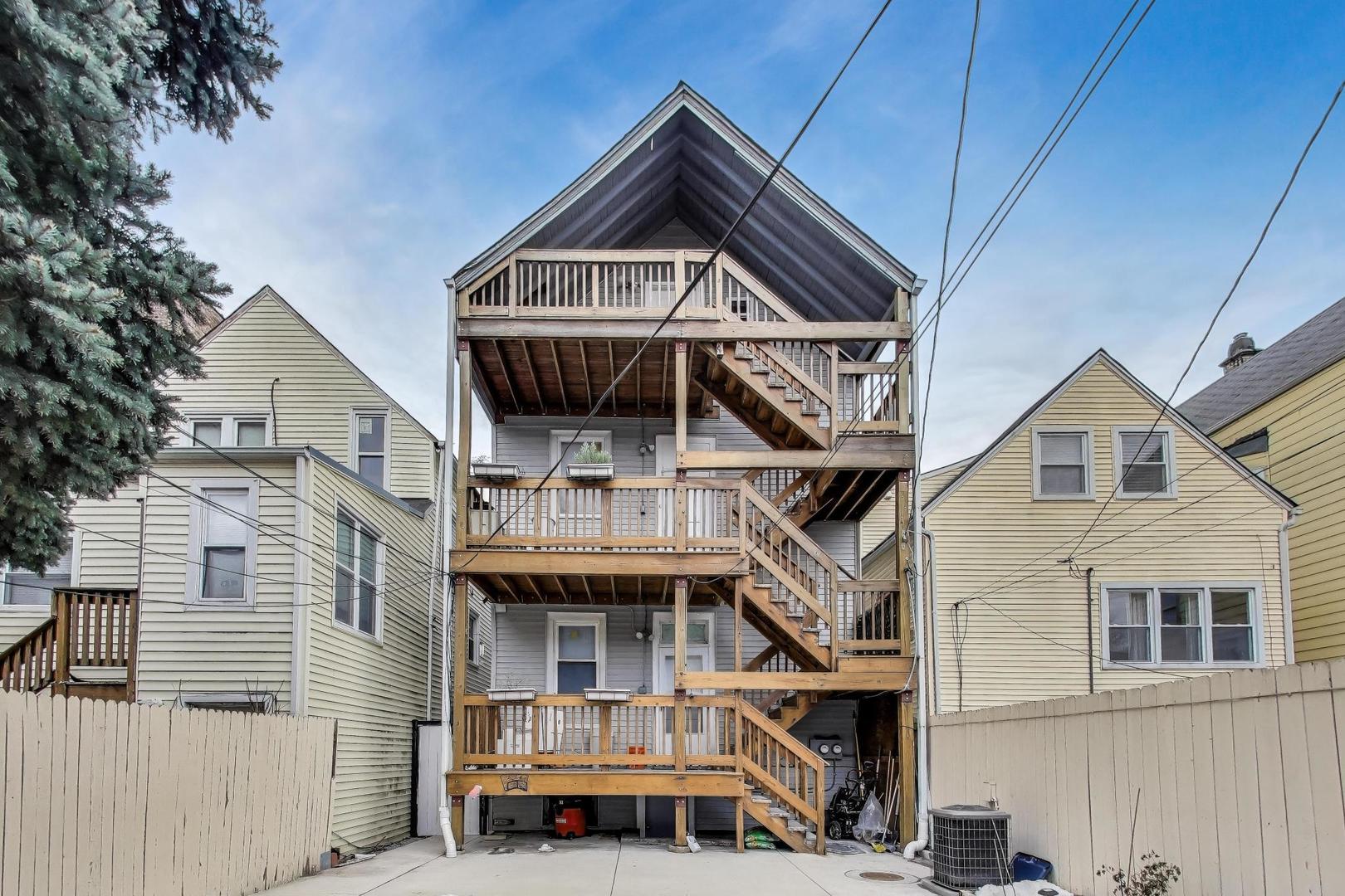 3634 W Dickens Avenue W