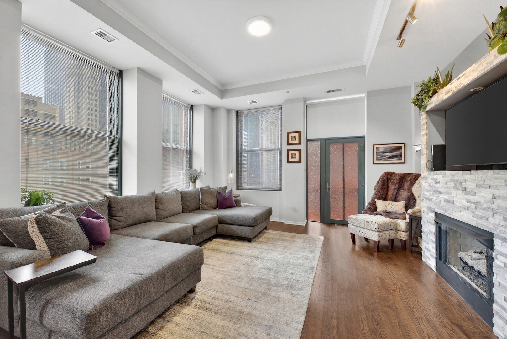 208 W Washington Street Unit: 1605