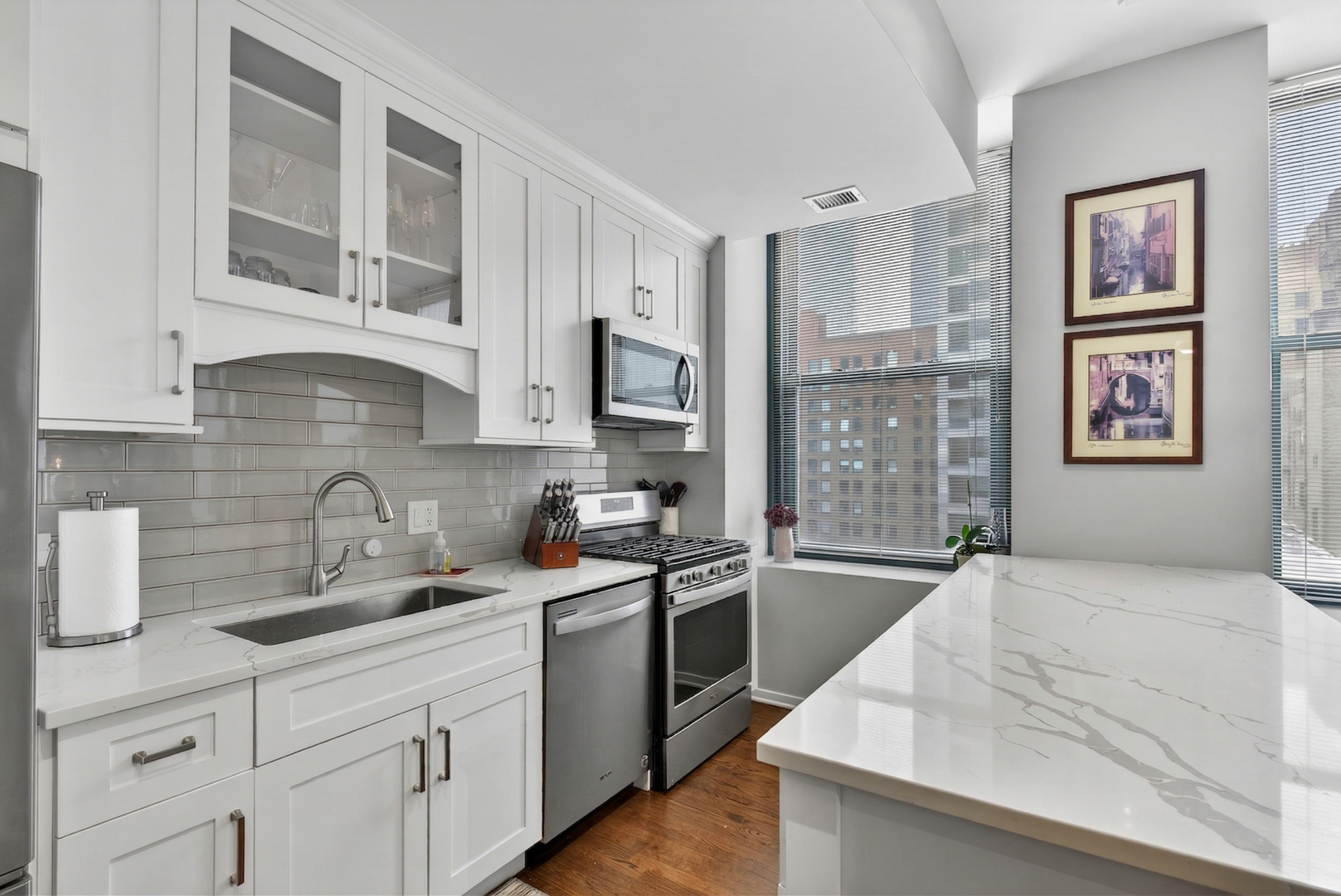 208 W Washington Street Unit: 1605