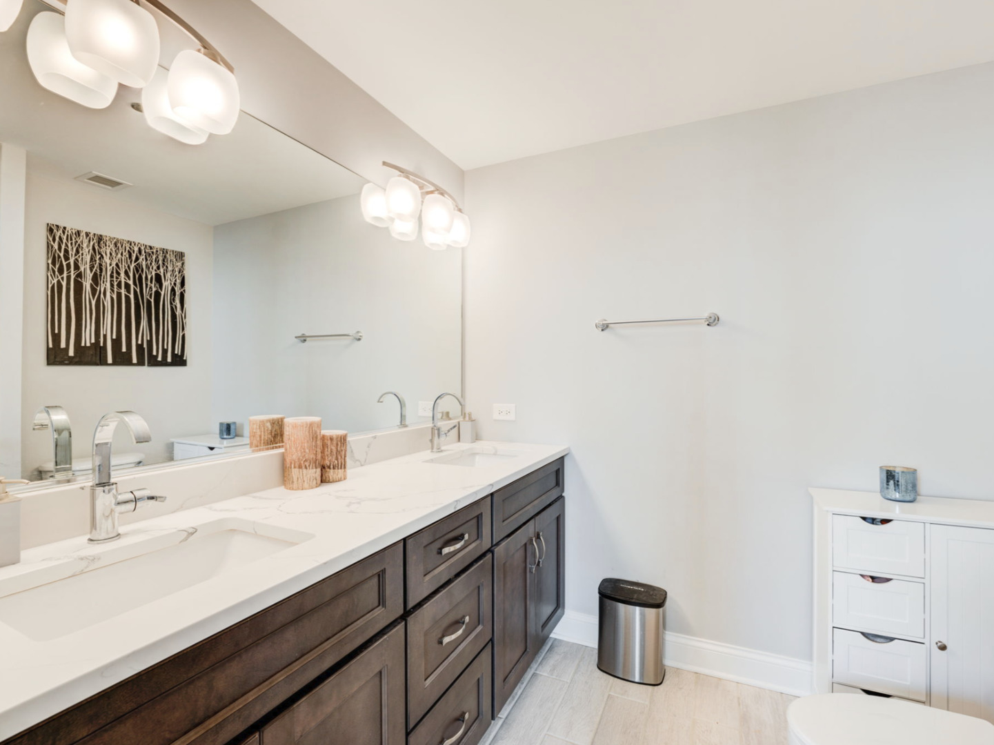 208 W Washington Street Unit: 1605
