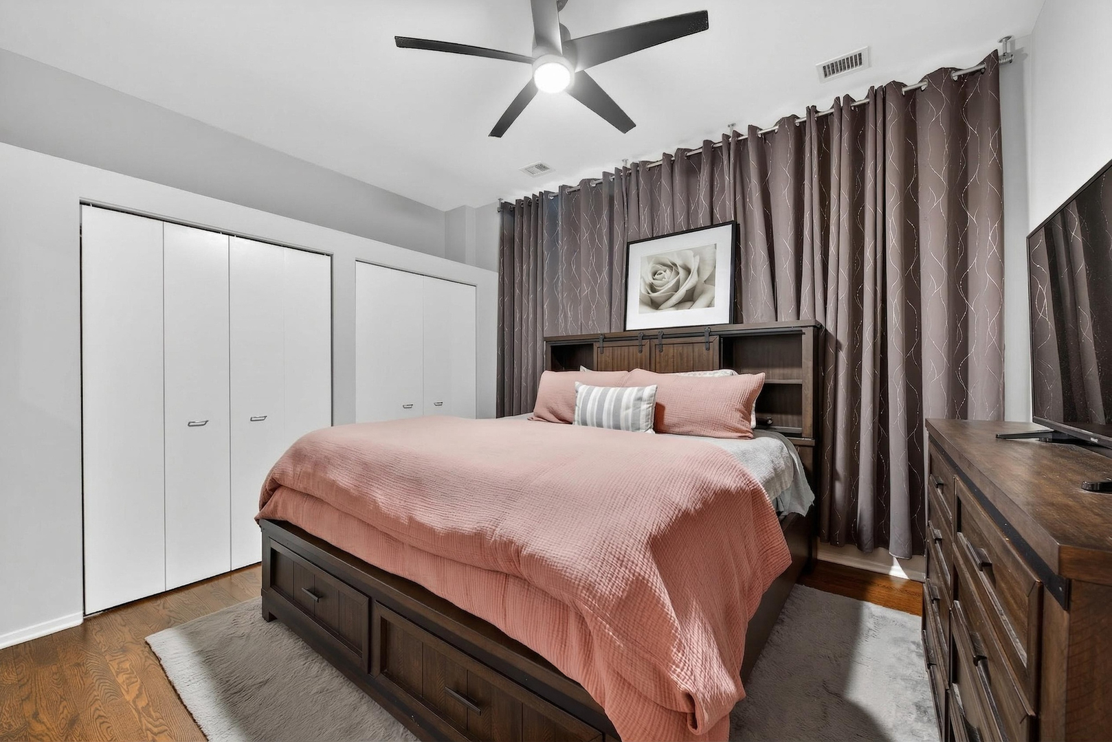 208 W Washington Street Unit: 1605