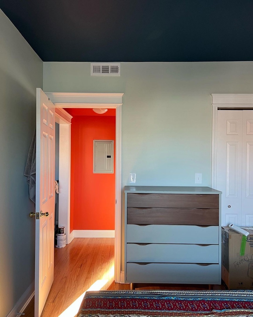 2719 W Wellington Avenue Unit: 2