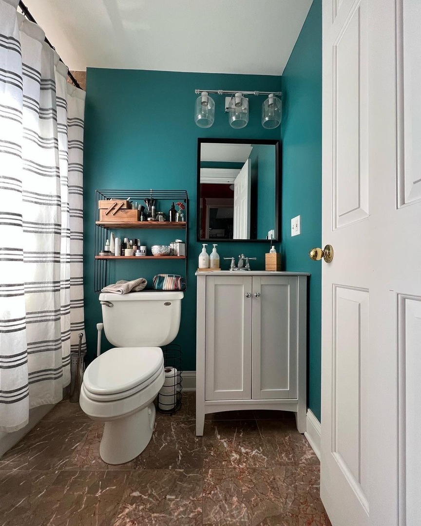 2719 W Wellington Avenue Unit: 2