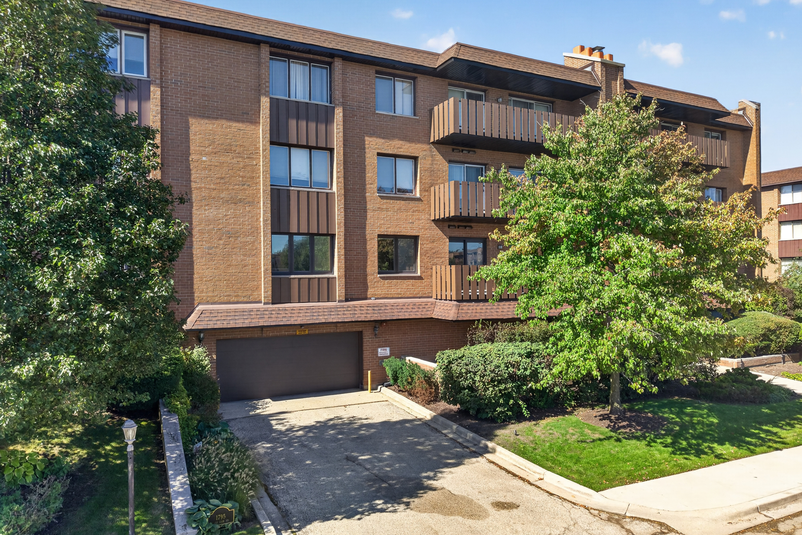 1795 Lake Cook Road Unit: 211