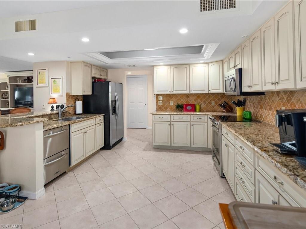 100 Wyndemere WAY Unit: A-201