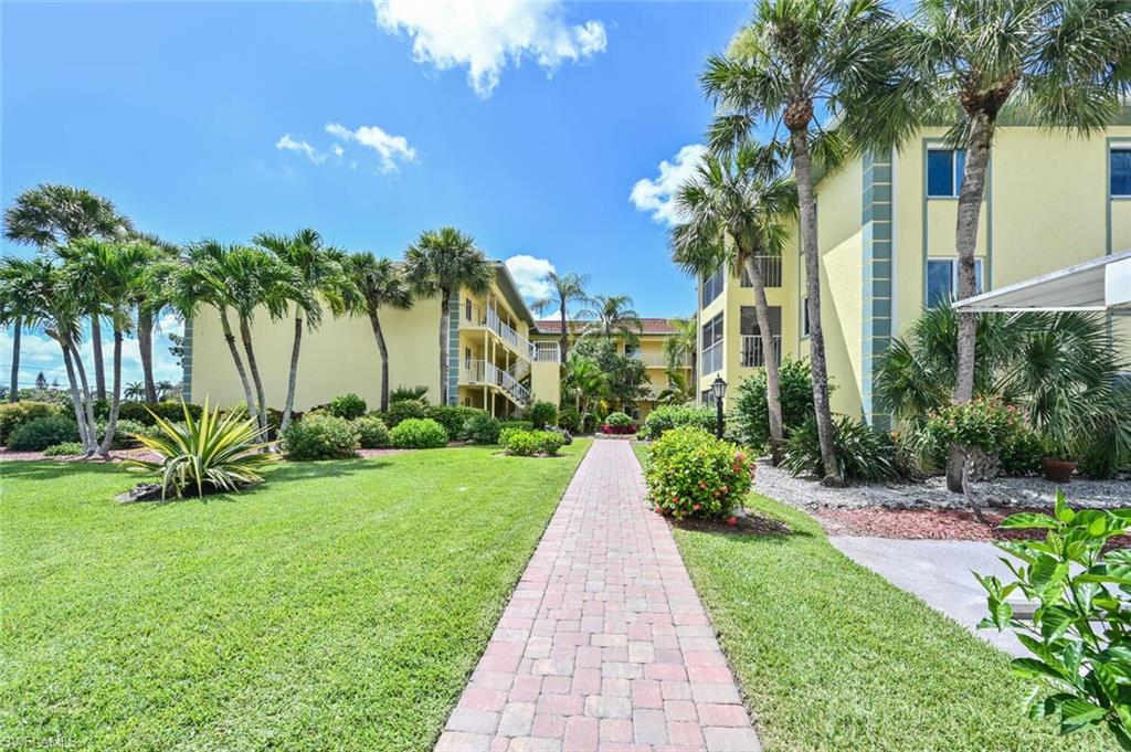 1001 Foxfire LN Unit: 304
