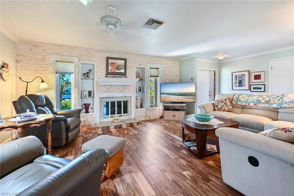 3341 Balboa CIR W