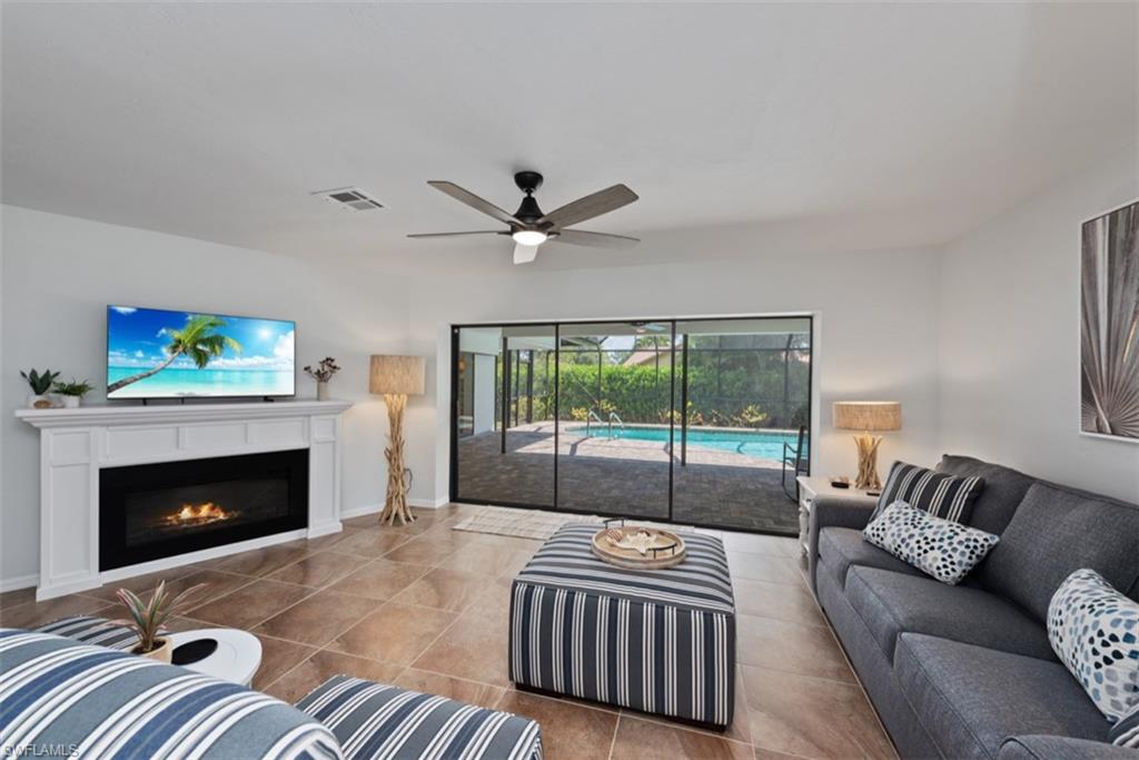 2216 Buckingham LN