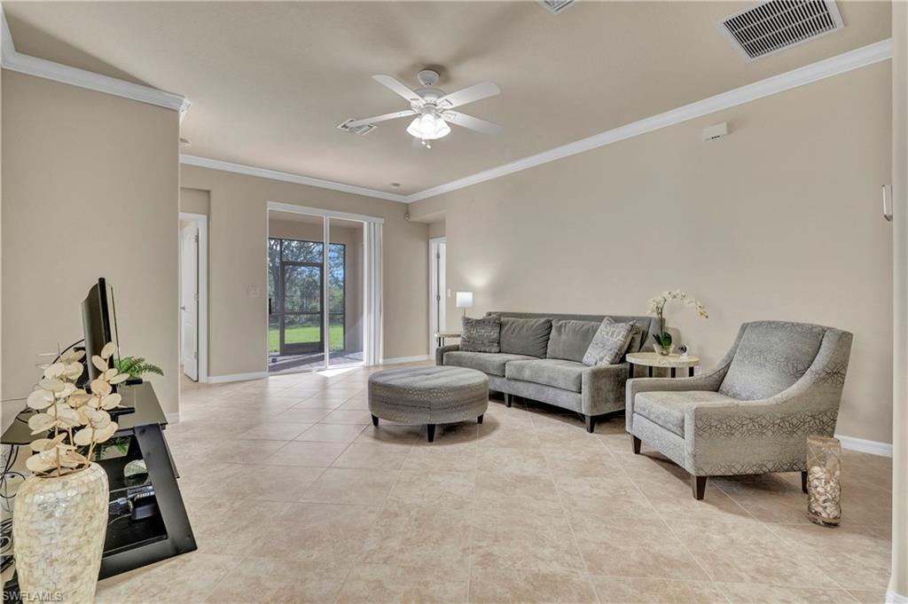 2085 Fairmont LN