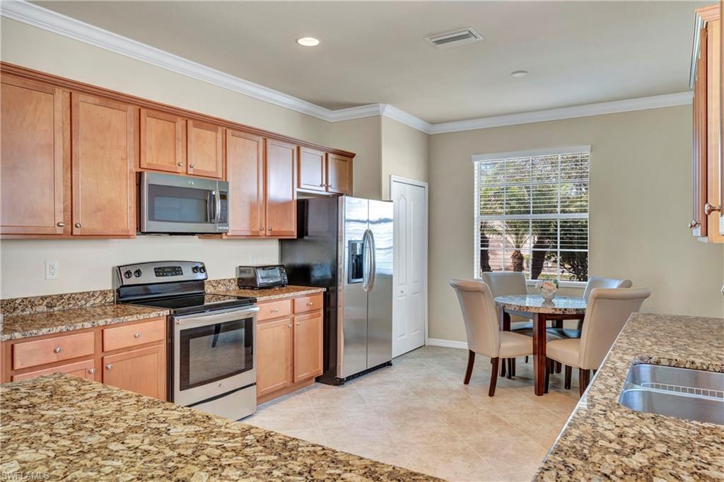 2085 Fairmont LN
