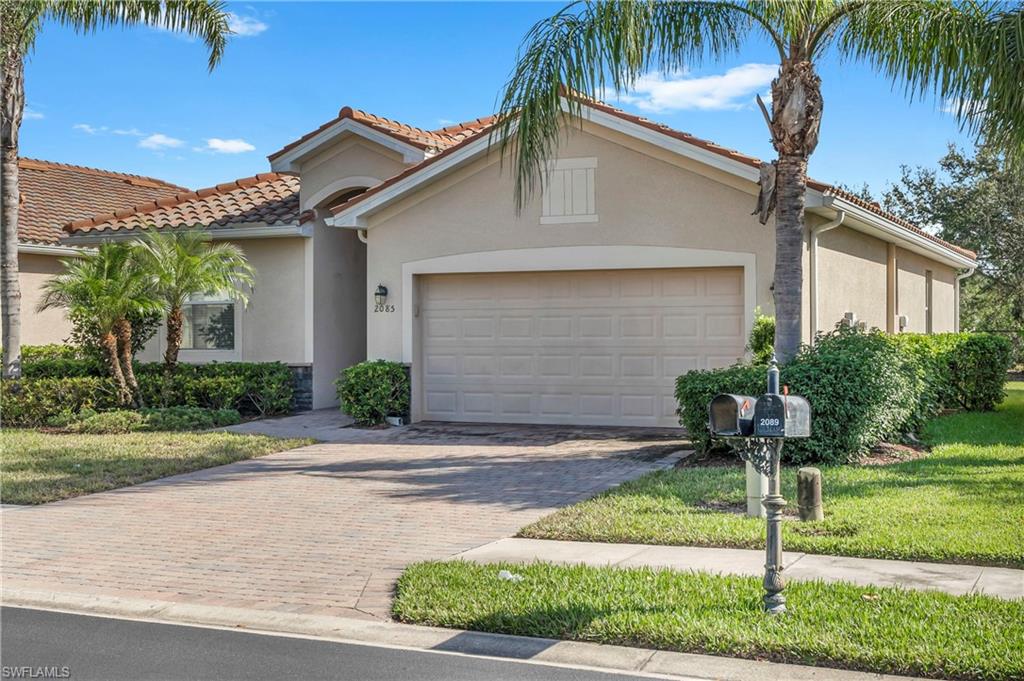 2085 Fairmont LN