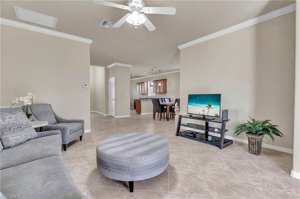 2085 Fairmont LN