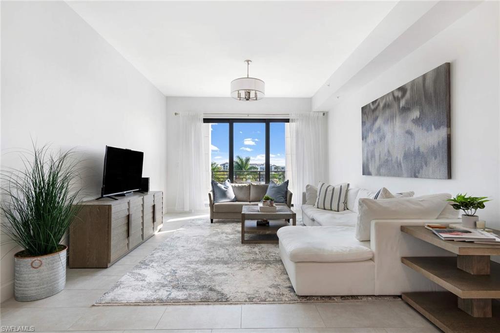 1111 Central AVE Unit: 401