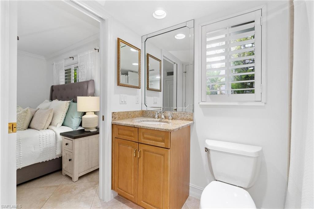 445 3rd AVE S Unit: 200