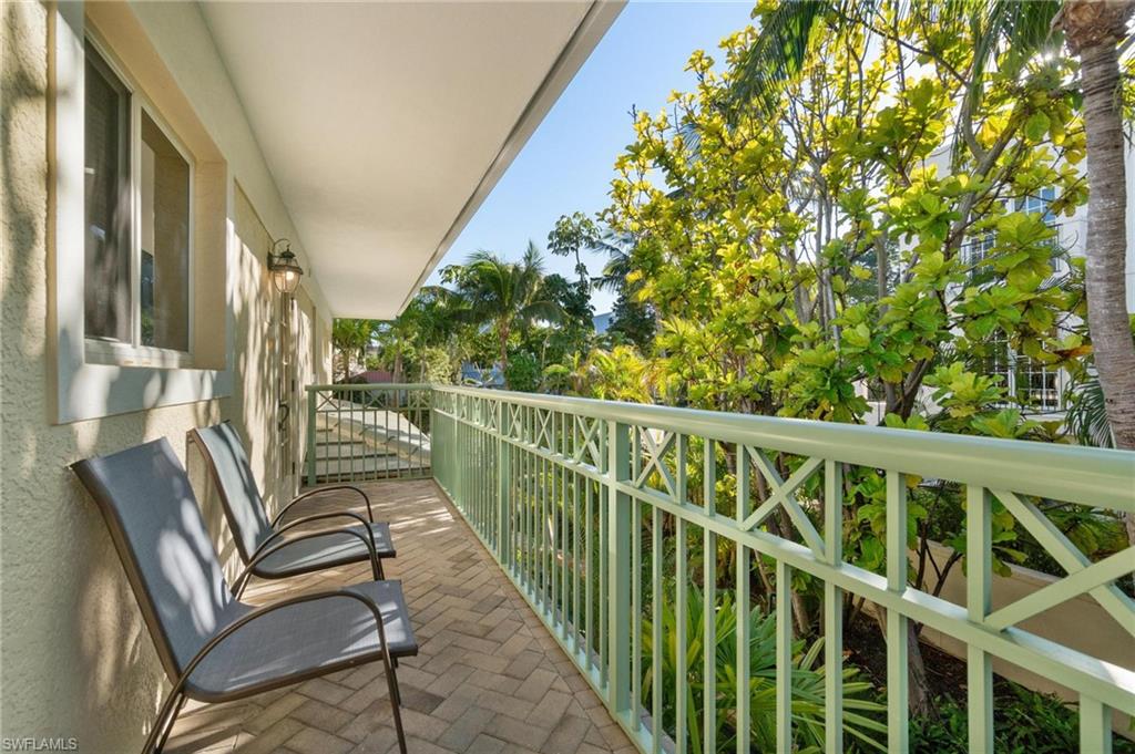 445 3rd AVE S Unit: 200