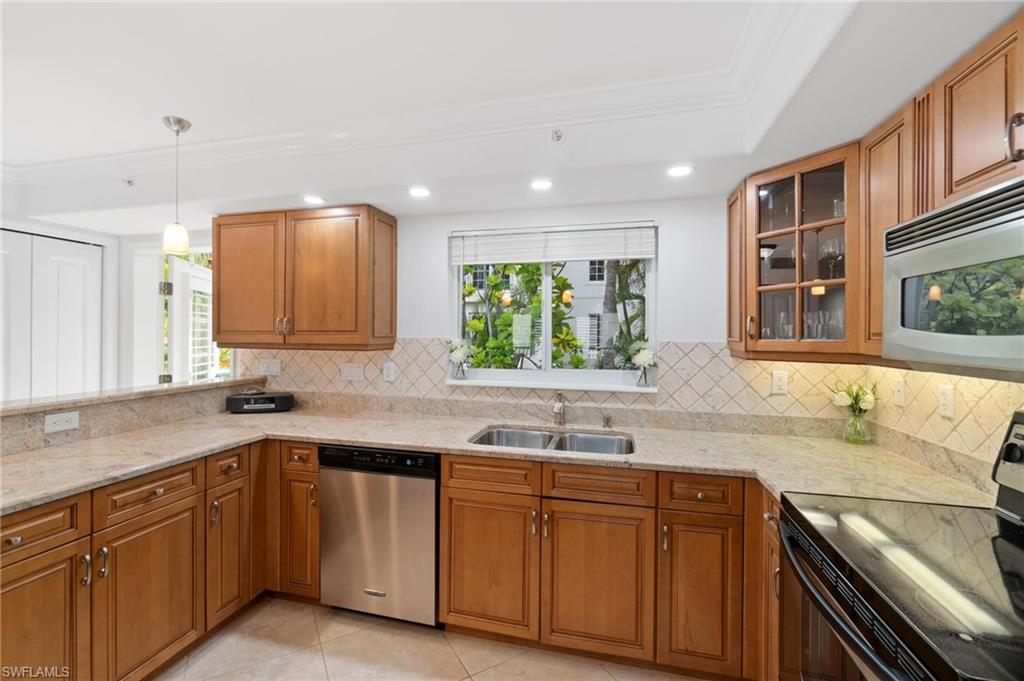 445 3rd AVE S Unit: 200
