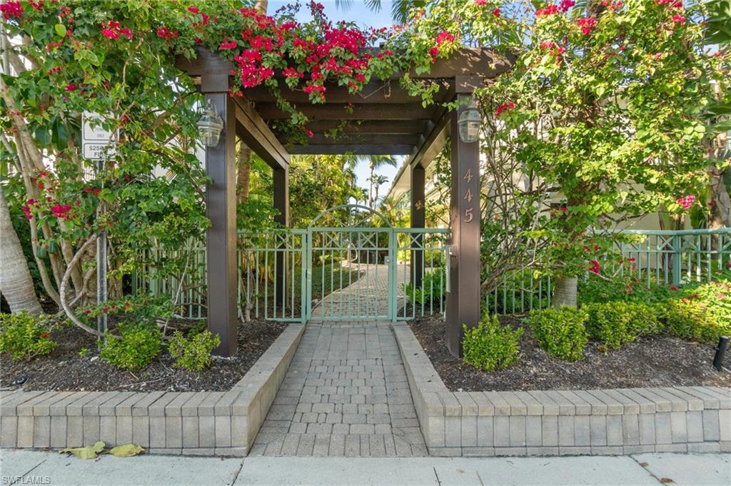 445 3rd AVE S Unit: 200