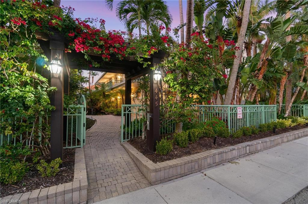 445 3rd AVE S Unit: 200