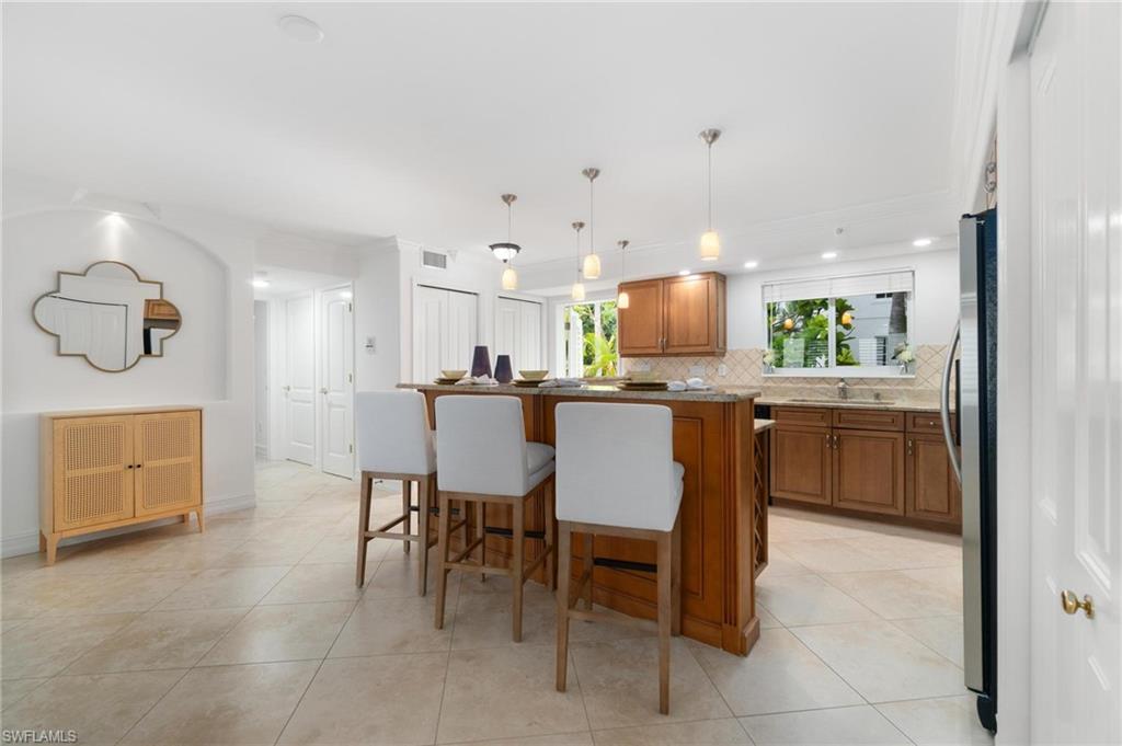 445 3rd AVE S Unit: 200