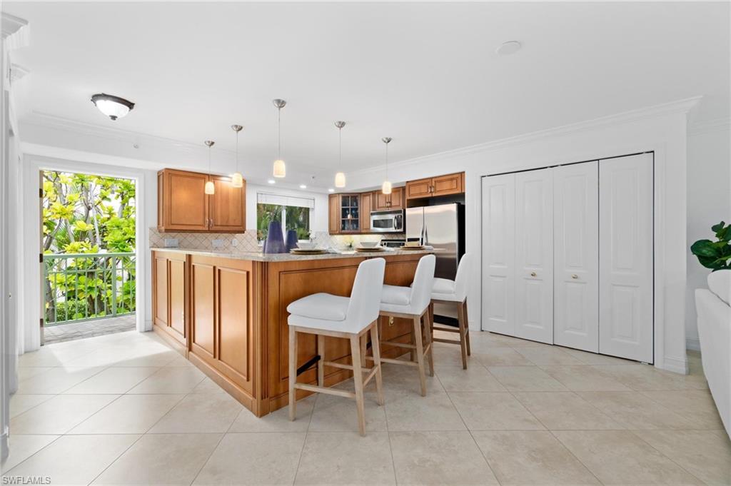 445 3rd AVE S Unit: 200
