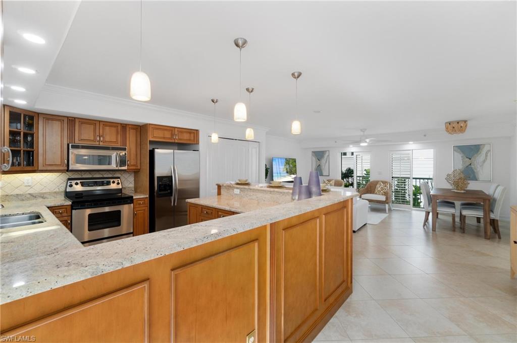 445 3rd AVE S Unit: 200