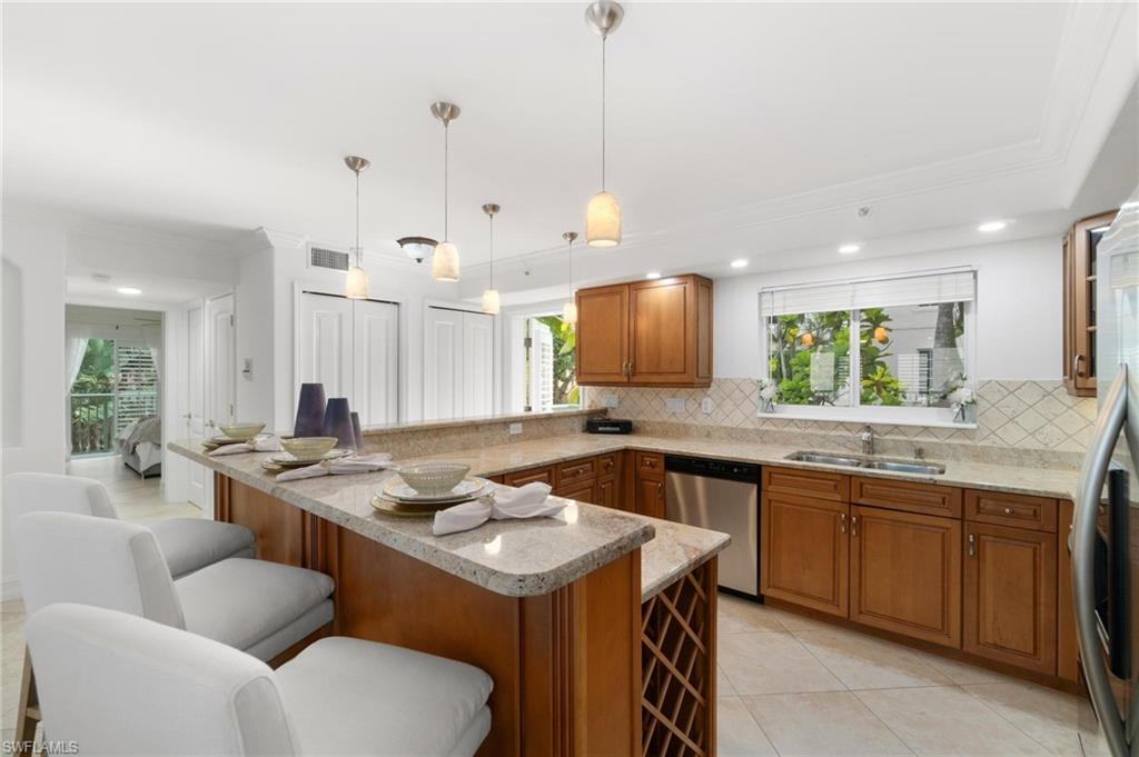 445 3rd AVE S Unit: 200