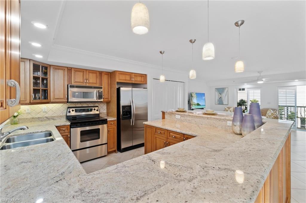 445 3rd AVE S Unit: 200