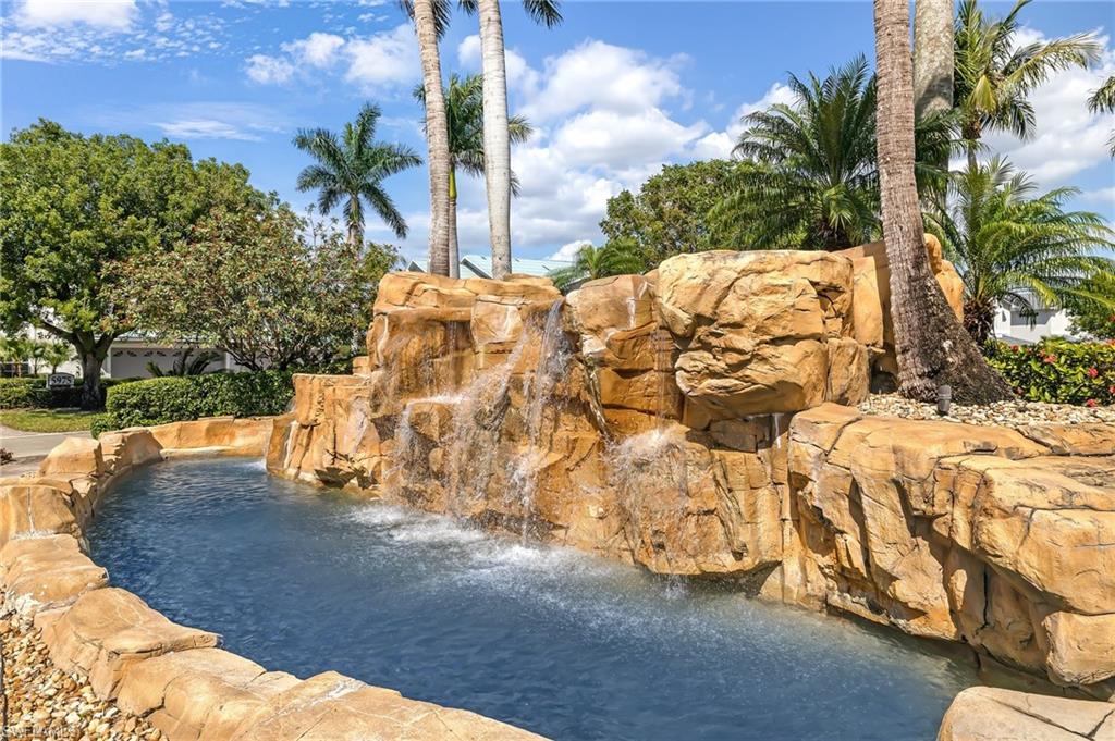 6050 Pinnacle LN Unit: 2001