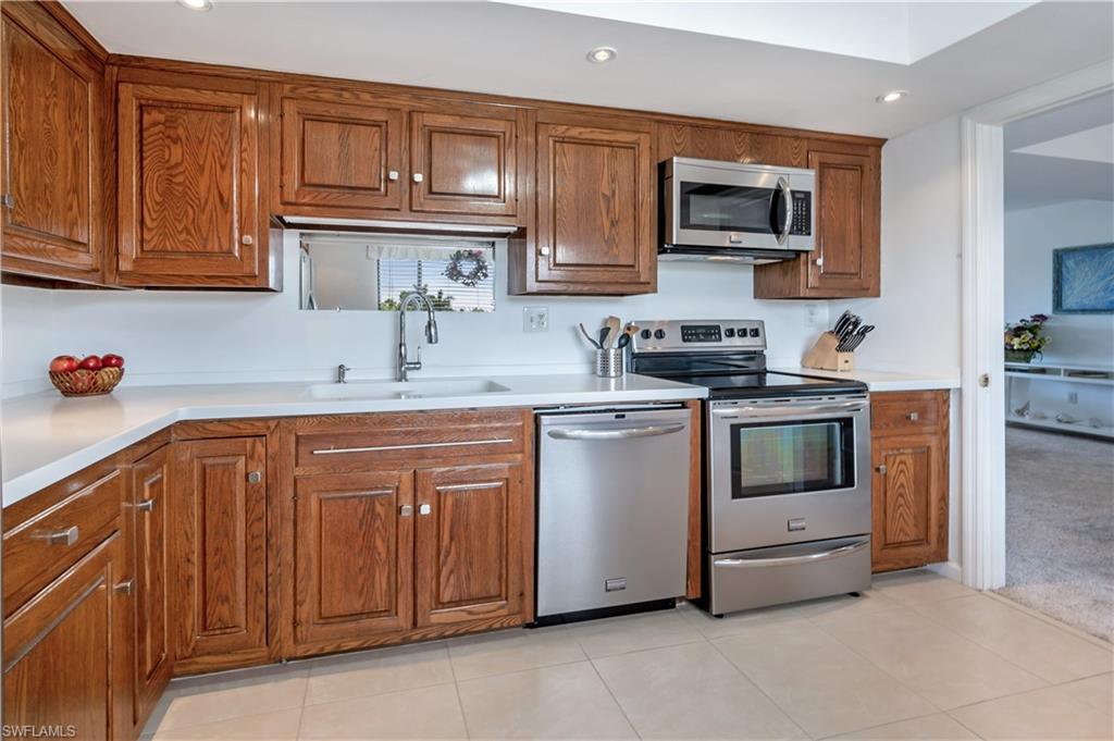415 Augusta BLVD Unit: 307